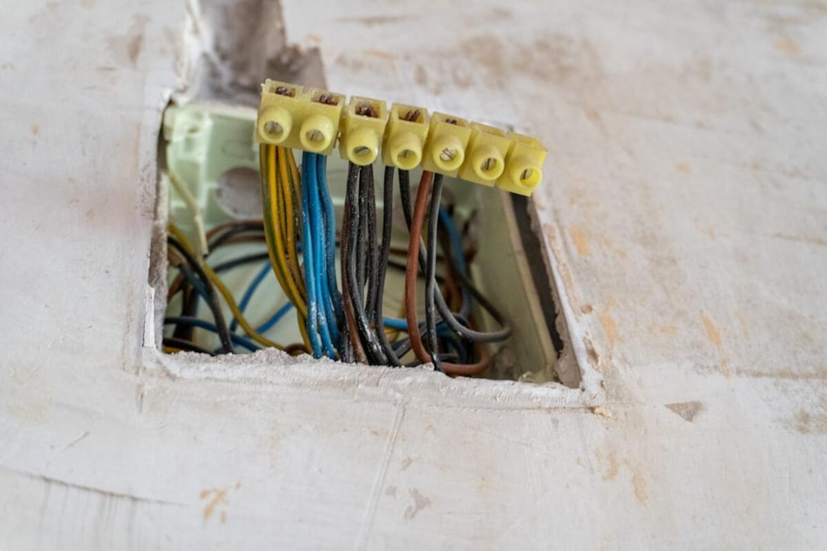 Smart Load‑Shedding Panels for 100‑Amp Homes: How They Work and What They Cost