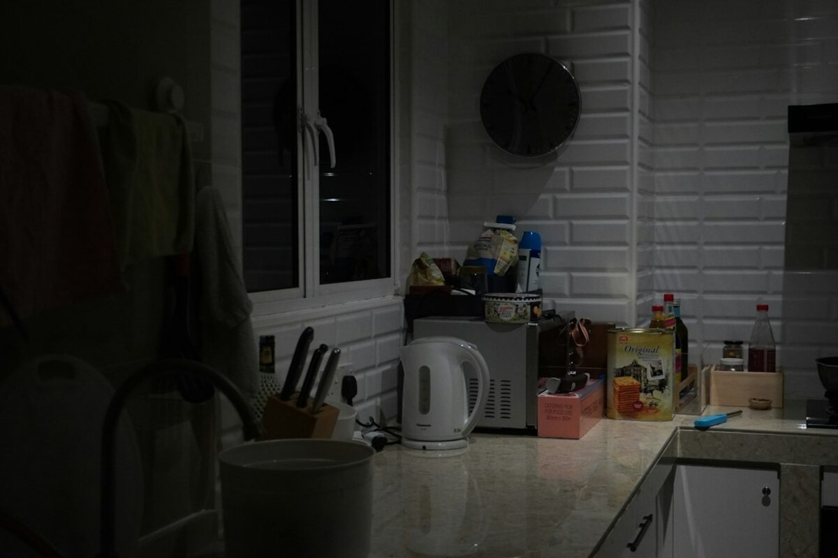 The 10-Minute “Closing Shift”: A Simple Night Routine That Stops Morning Chaos
