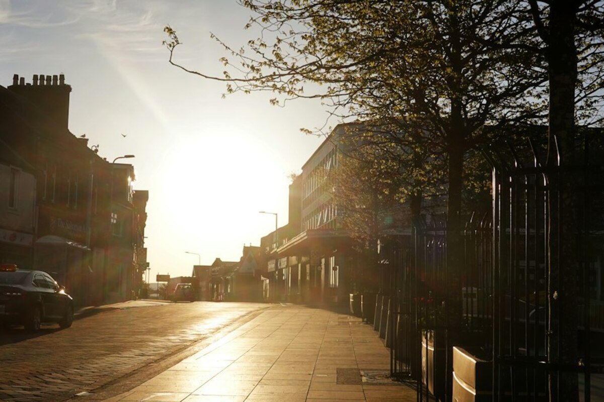 The 10-Minute Morning Walk: A Low-Effort Reset for Mood, Focus, and Sleep
