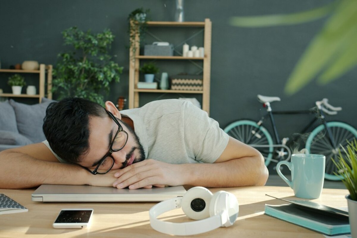 The “Sunset Anchor”: A 5-Minute Ritual That Helps Your Brain Clock Out