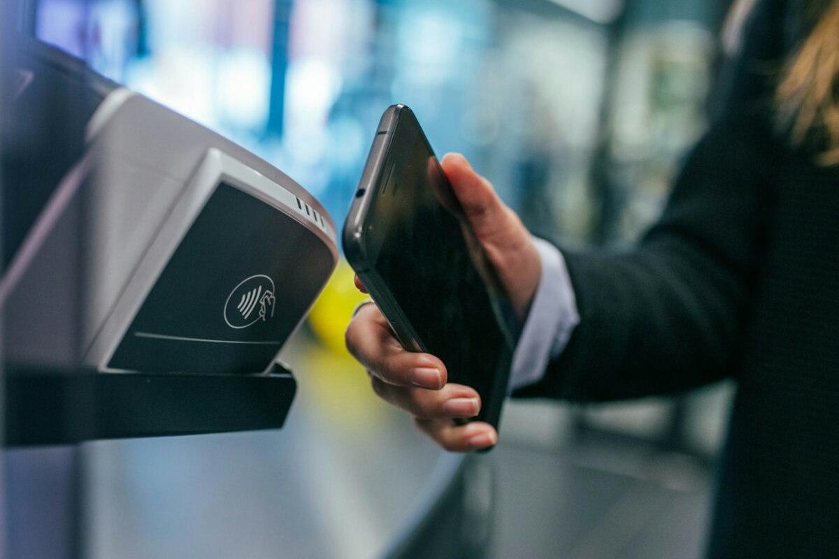 The New “Tap-to-Pay” on Your Phone: How It Works, Where It’s Accepted, and What to Watch Out For