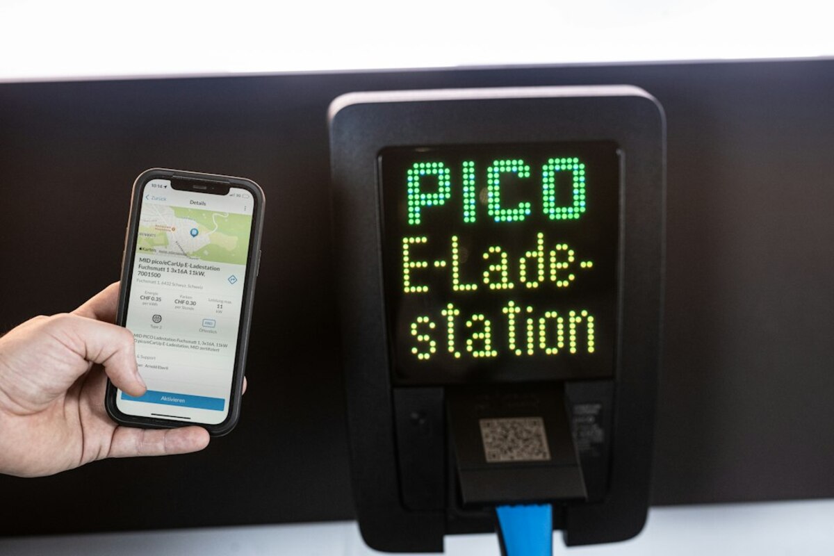 What a Cashless City Really Means (and How to Prepare Without Panic)